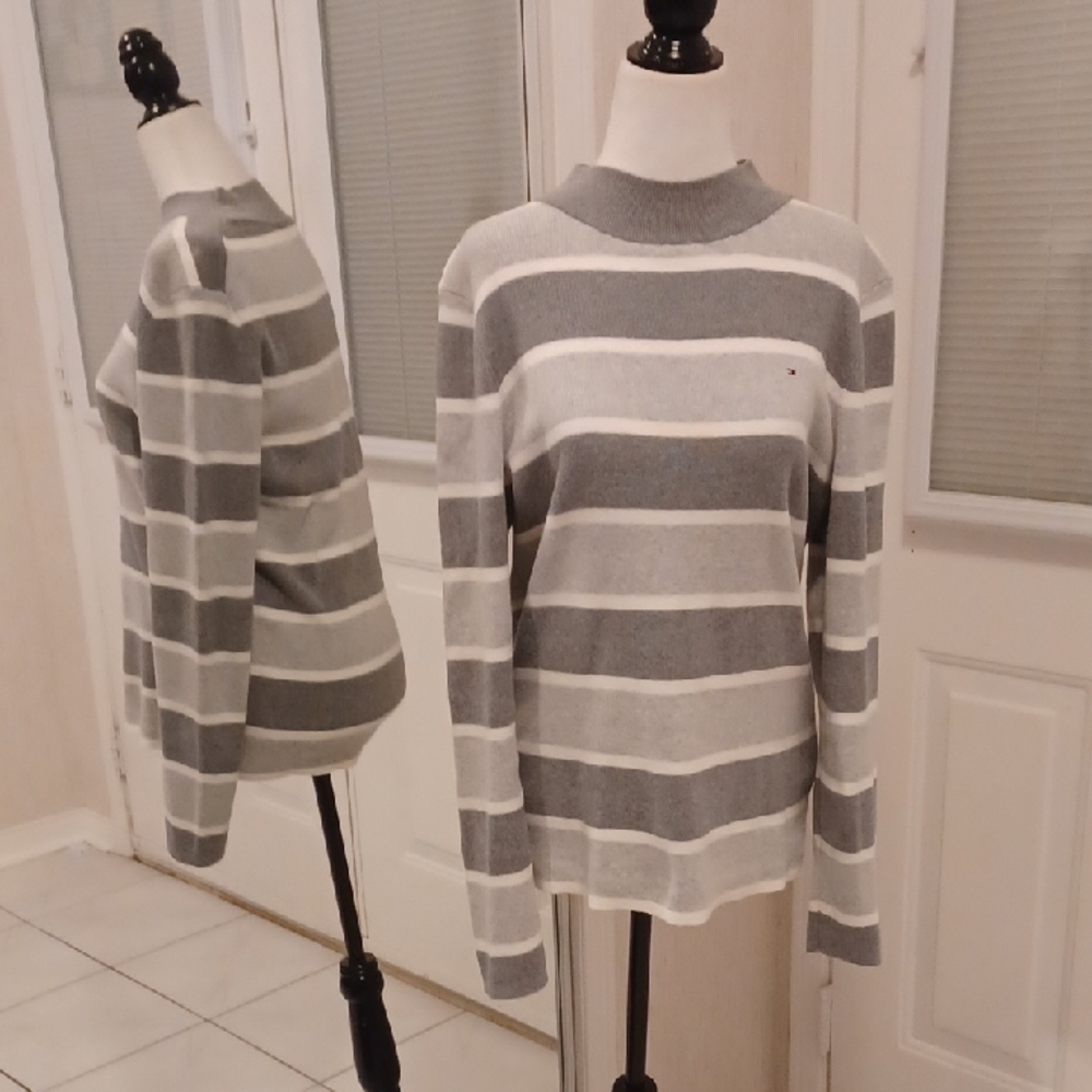4/$80 Gray Striped Crew Neck Sweater - Size Large